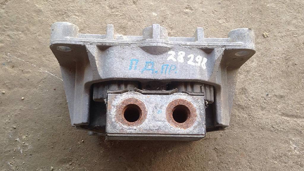 подушка двигателя передняя OM501 б/у